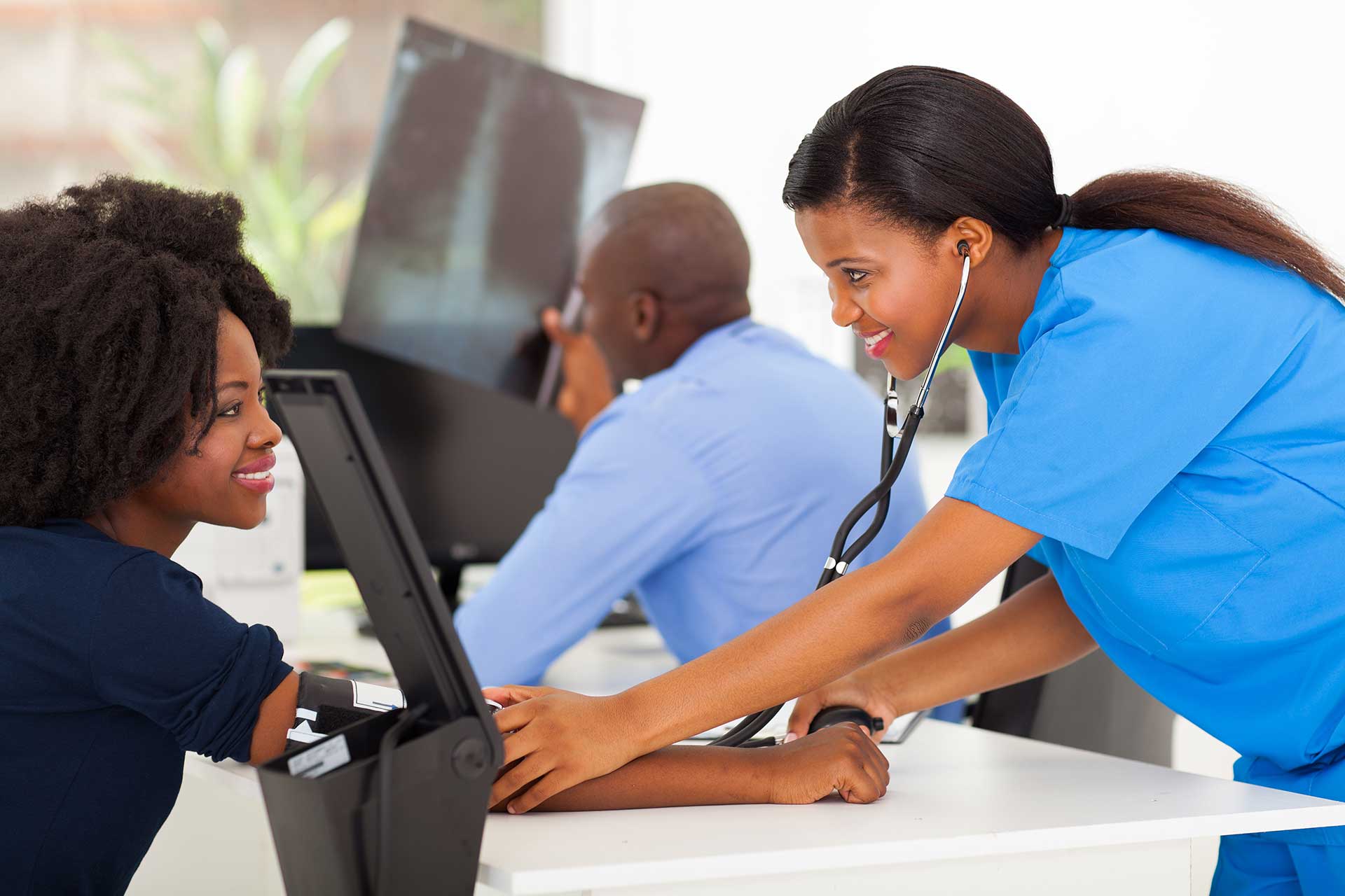 is-medical-assistant-a-good-career-job-outlook-for-2022