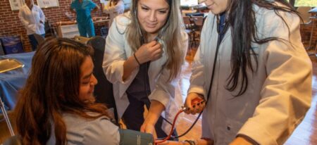 How Becoming A Medical Assistant Can Help Pre-Med Students